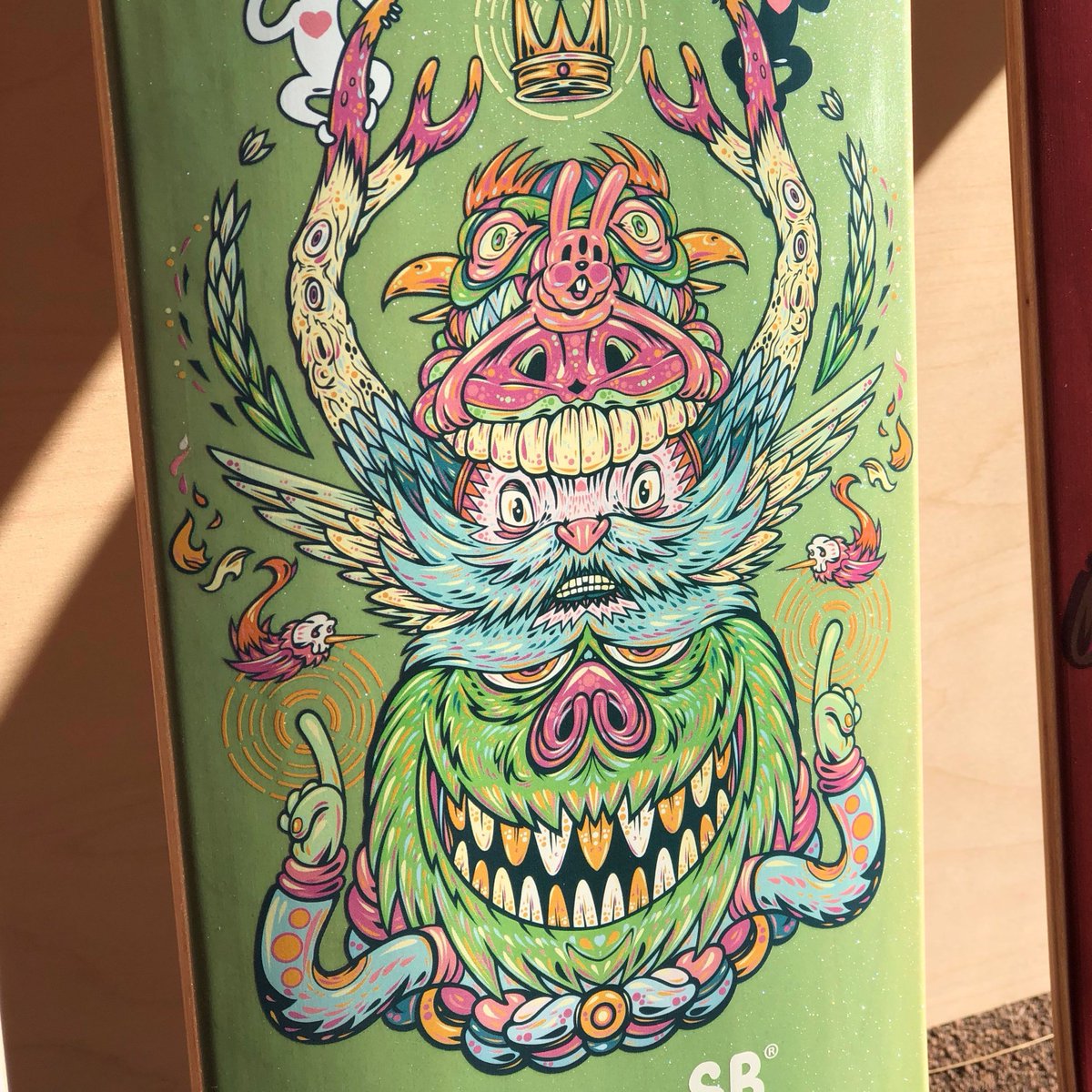 CarterSk8Boards's tweet photo. Closeup of the King. Lookin' crisp, Mr. Bumble Bum! 🛹🔥👑

#CarterSB #King #kingbumblebum #skateboard #cooldesign #skatestyle #skateboarding #skatedesign https://t.co/eoSWqaXh3B