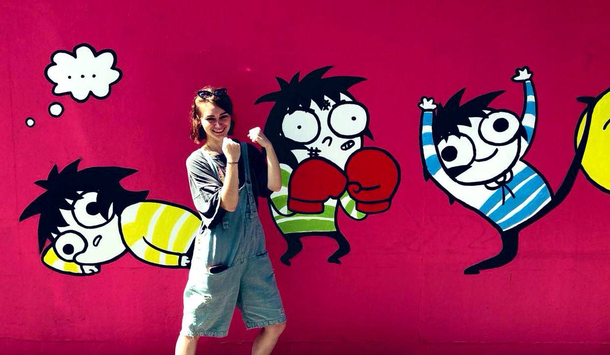 TELE_URBAN's tweet photo. "Nadie tiene la vida adulta resuelta y está bien."
Llegaron los garabatos de @SarahCAndersen a #CDMX y quedaron INCREÍBLES 💛💚🐱 El mural está cerca de la calle Mérida en la Roma Norte, por si quieren ir a verlo. 😊
#InternetWalls #DoWhatYouCant https://t.co/QnOpLwkC7U