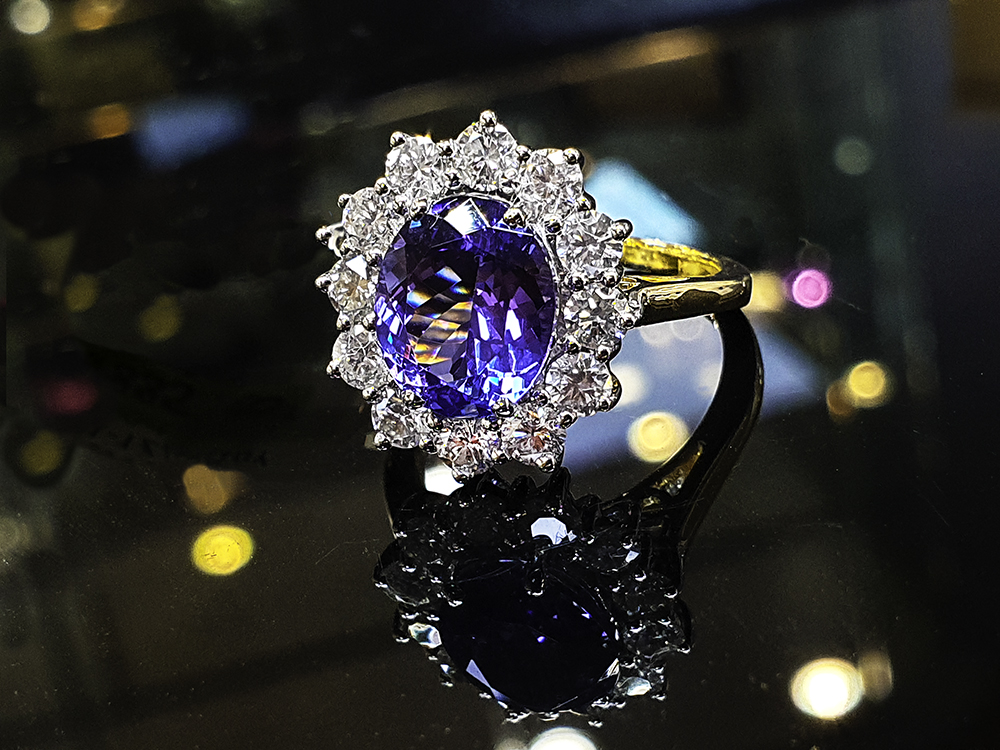 HallmarkTheJewellers tweet media