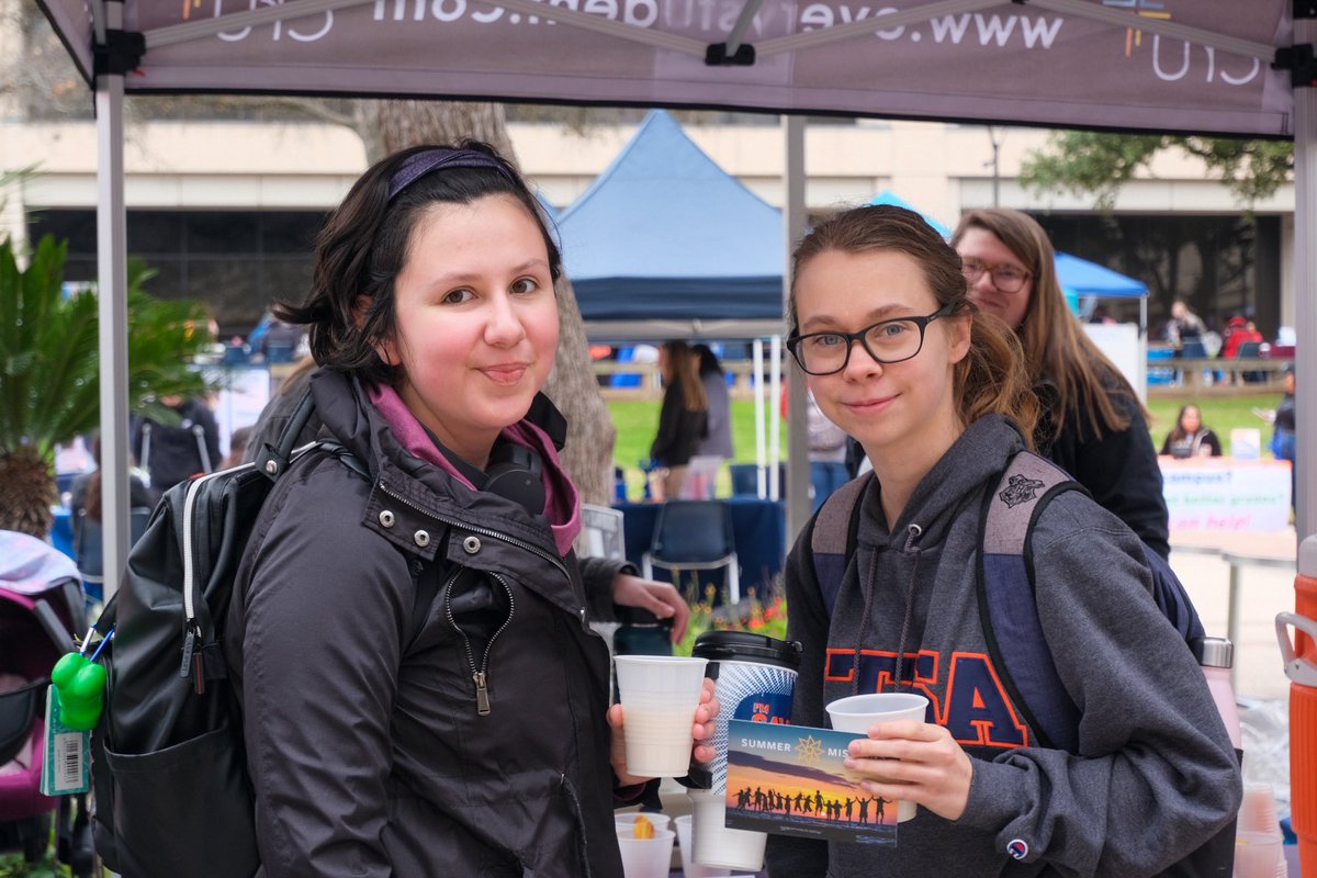 StudentsAtUTSA's tweet photo. Letโs Get Involved! Stop by The Sombrilla & Central Plaza until 1:30 PM for more information๐๐ป You donโt want to miss out! #UTSA #GetInvolved #RRDays https://t.co/Gjn4dLZPFE