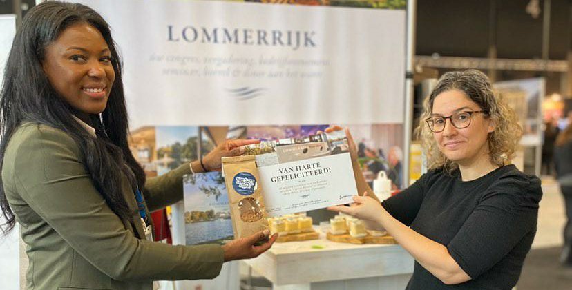 Events_NL's tweet photo. #eventmoment van een mazzelaar op #EventSummit RT @samiravindt: Ik heb dus gewoon bij een grabbelton van @VKOZ_rotterdam een boottrip voor 15 personen gewonnen bij @010LOMMERRIJK. Dank jullie wel! #EventSummit https://t.co/pFlTkg68eN