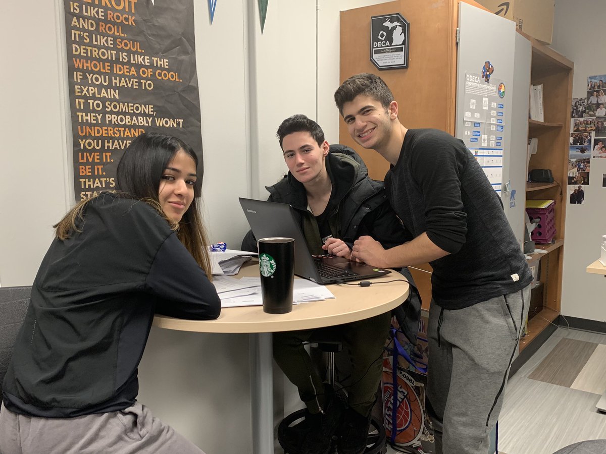 Julie Zalla tweet media