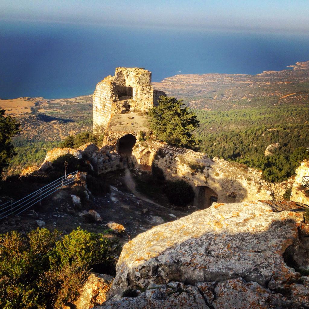 EditCyprusCom's tweet photo. Castle Kantara and its fabulous view.

#cyprus #northcyprus #historical #wander #wanderlust #travelphotos #holiday #trip #chypre #chipre #tour #zypern #traveling #travel #vacation #journey #travelblogger #traveller #travelling #Кипр #Кіпр #путешествовать #подорожі #reizen #Reise https://t.co/BOKM18fNZ8