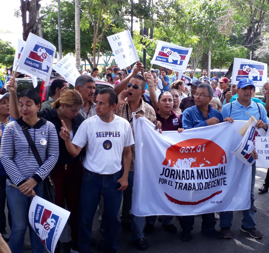 CentralASI's tweet photo. Desde @CentralASI exigimos la Libertad de Cros. de SUEPLES @rgomper afiliados a @CentralASI Secuestrados por civiles armados y entregados a PNB quien  rompió documento de Reclamo violando la libertad sindical,durante protesta hoy en Cumaná @CSA_TUCA @ituc  @GuyRyder @MPPPSTVe https://t.co/823kF9SqLC