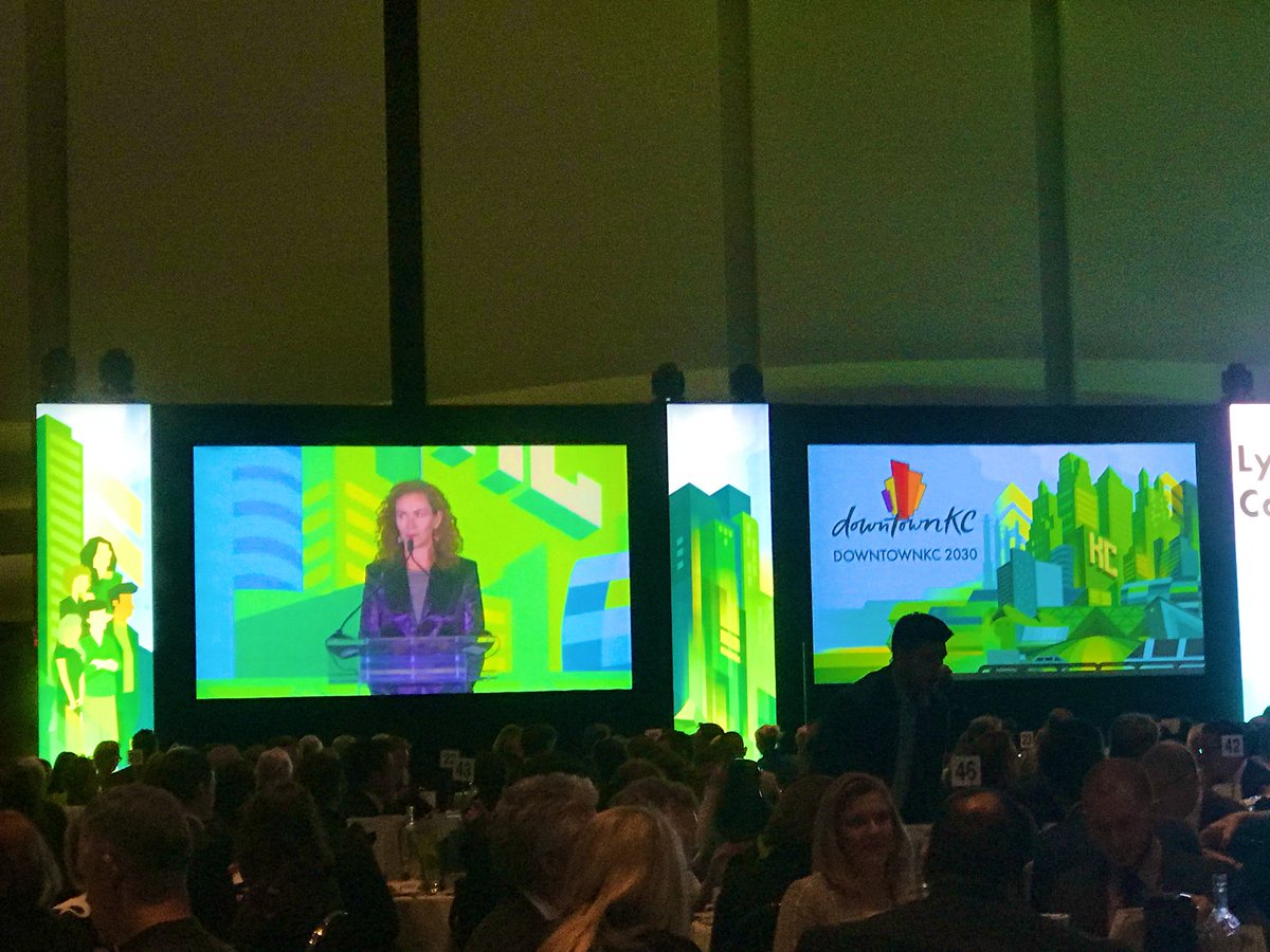ULIKansasCity's tweet photo. One of #ULIKC’s own! Lynn Carlton, Principal & Regional Director of Planning @HOKSportsRecEnt, kicks off the #DowntownKC20 Annual Luncheon by introducing @MayorLucasKC
#KansasCity #DowntownKC #KCHeartland @godowntownkc https://t.co/WvnKEfUTxe
