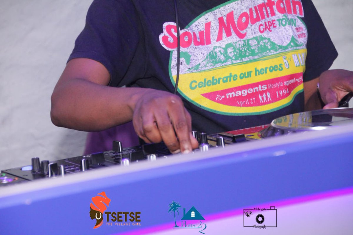 phakiso_mohlala's tweet photo. My shots of @VinnyDaVinci at House 22 📸❤
#TsetseTheVillageGirl https://t.co/sLb97xjkso