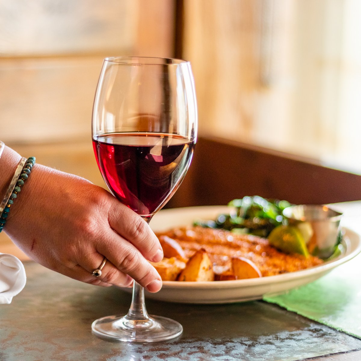 Delectable cooking and hometown hospitality: That's the Huisache way.