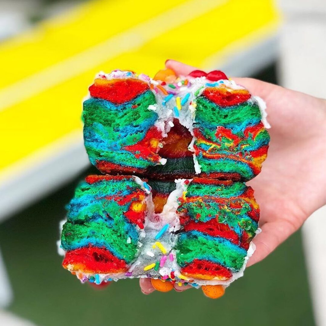 HappyPlaceDonut's tweet photo. Delicious, colorful fun in every bite! @thedoughnutdiet https://t.co/6jXywuoiGE