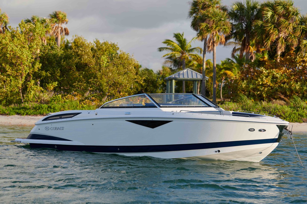 CobaltBoats's tweet photo. Who's had the chance to see this beauty in person?! Thank goodness for boat show season! #A29 #onlyacobalt https://t.co/QmCtyTbIm5