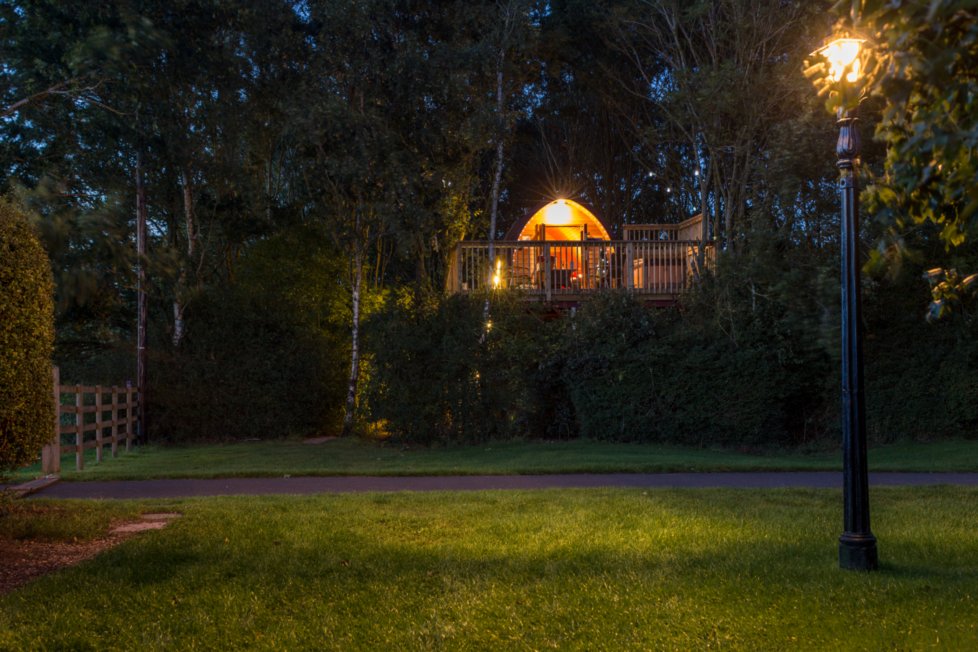 Experience a night in a #TreePod with your own #HotTub this weekend! OFFER PRICE £156 reduced from £195, on Friday 31st Jan. Relax under the stars with a glass of prosecco. Wake to the dawn chorus. Stunning 350 acre rural estate. To book call 01564 793151  woottonparkpods.co.uk