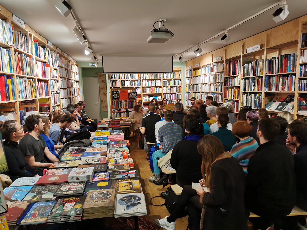 anamosa_ed's tweet photo. La librairie @petiteegypte pousse les murs pour vous accueillir très nombreux ce soir autour du livre Le BUS DES FEMMES ! #prostitution #lutte #mobilisation #tds #prevention #busdesfemmes #temoignage #archive #doleances #solidarite #parolecollective https://t.co/PXq8BbE1p7