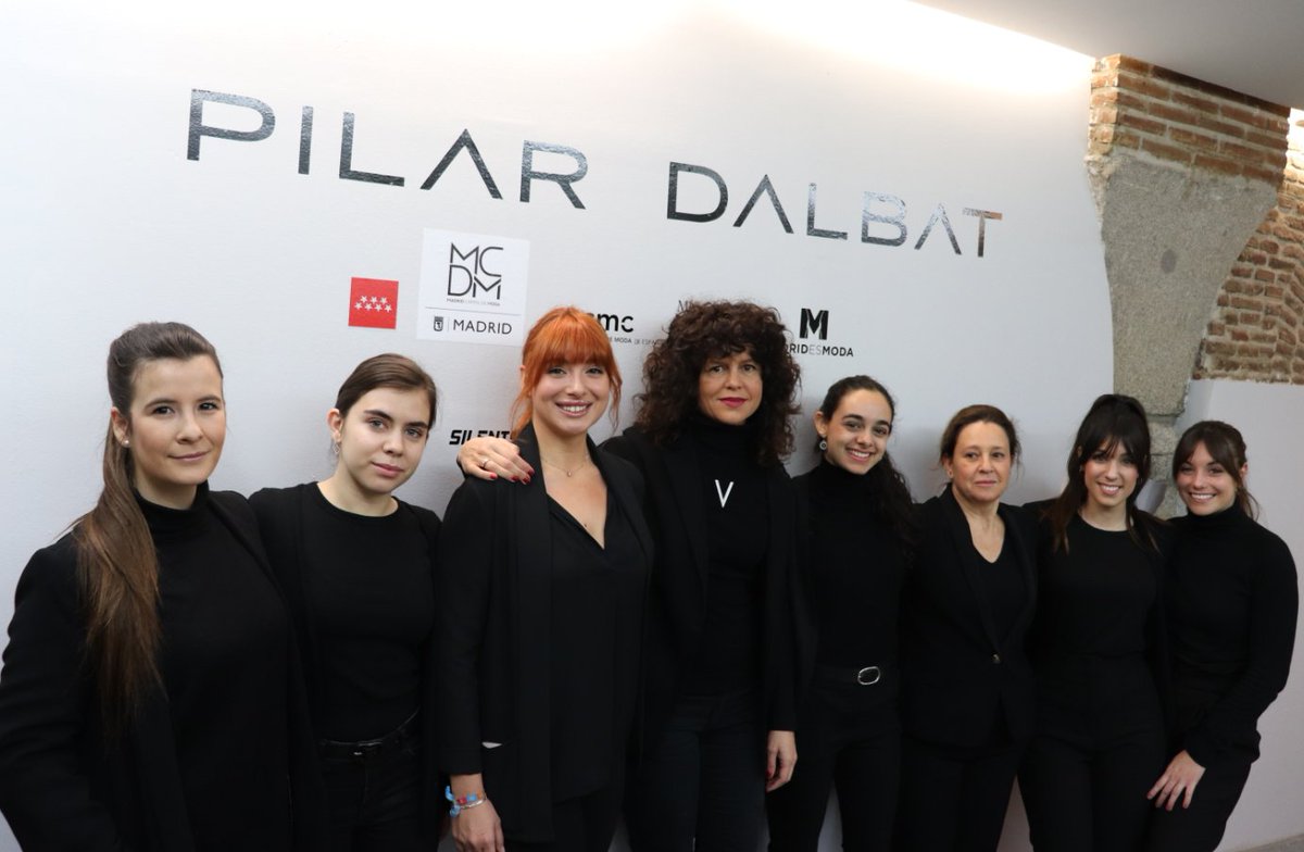 Varias #EIPalumni han participado en el desfile que abría la <a href="/MBFWMadrid/">MBFWMadrid</a> con la diseñadora #PilarDalbat.
Han colaborado en el montaje, en el recibimiento de invitados y en todos los aspectos para que un gran evento de moda como es éste se desarrolle de forma óptima.
#prácticasEIP