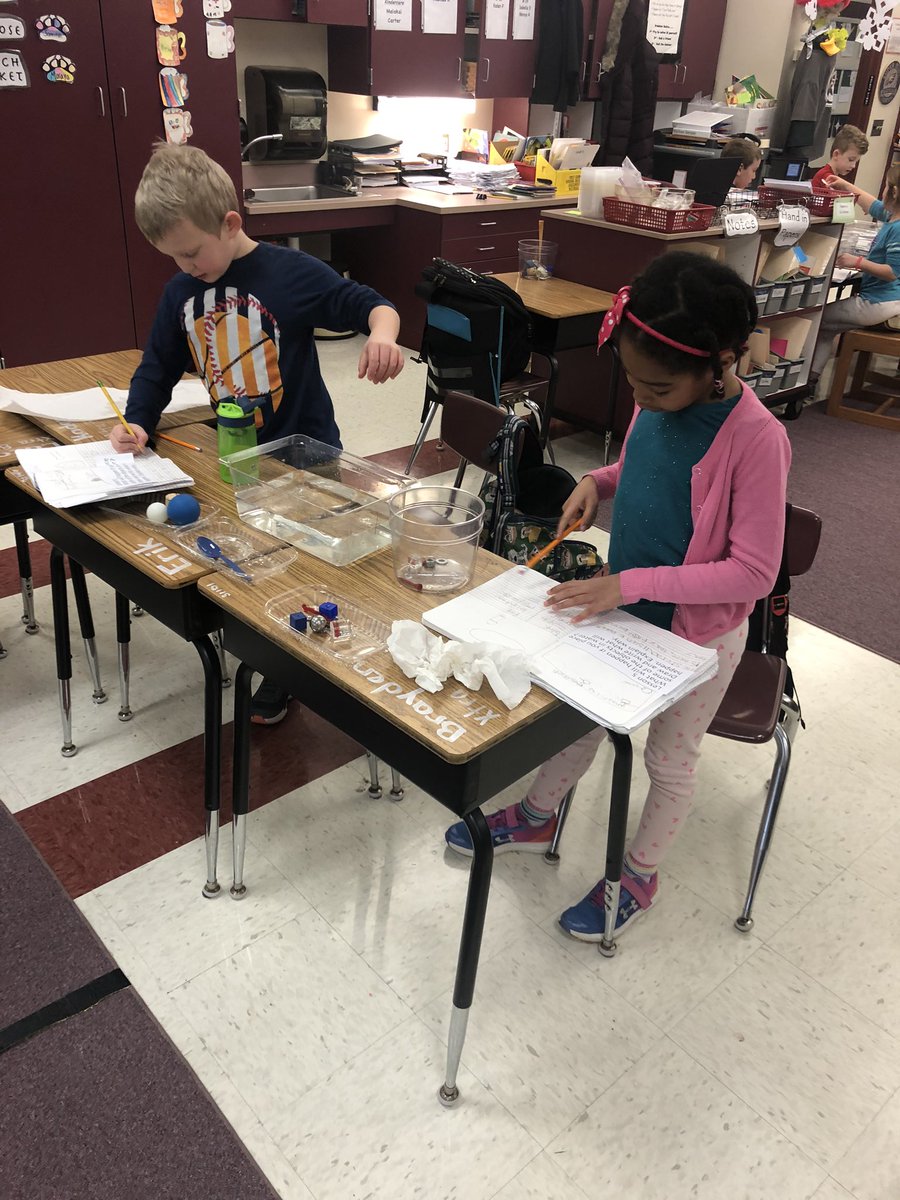 MrG_BSES122's tweet photo. Does it sink or float? Investigating properties of solids! #gvfeeling #BSESjagnation https://t.co/UTfuoaS15G
