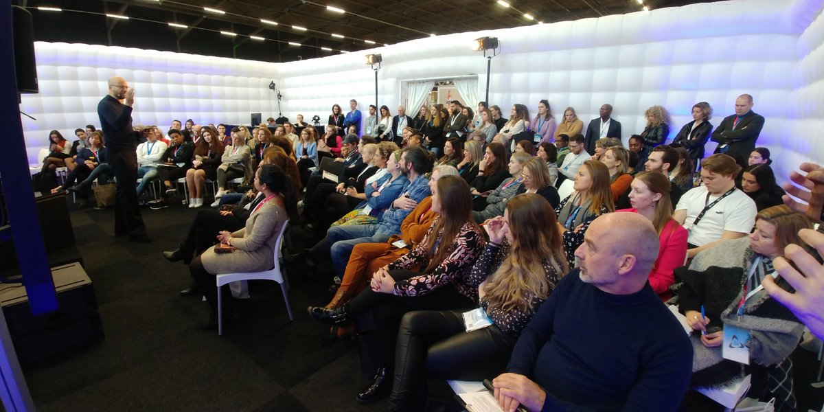 despreker_NL's tweet photo. Wat een dag! #EventSummit2020 was voor ons én onze sprekers één groot succes. Zoveel handen mogen schudden en zo mooi om te zien hoe onze sprekers hun publiek inspireerden.👏 https://t.co/bGqVqoxMwu