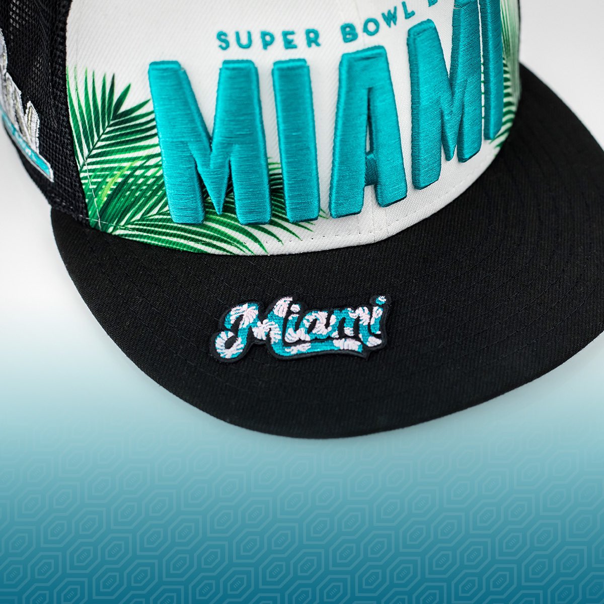 LidsCustom's tweet photo. Who’s down in South Beach? Stop by our @lids locations at Lincoln Road, Dolphin Mall or our pop up at Macy’s South Beach to get exclusive designs for your Super Bowl gear! 🏝🏈
#CustomZone #LidsLoyal #SuperBowl54 https://t.co/BVvcFH2auH