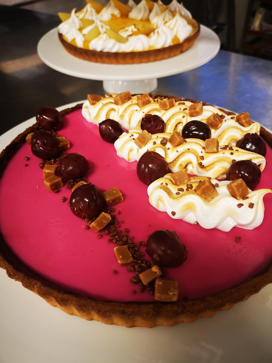 Garethhope85's tweet photo. Strawberry and cherry tart, Italian meringue
Apricot and baby pear tart, passion fruit gel
Milk and white choc tart, raspberries https://t.co/E3FdXZTyMV
