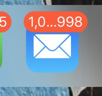 A cropped iOS menu bar showing a Mail.app icon with an unread count bezel of 1,082,998.