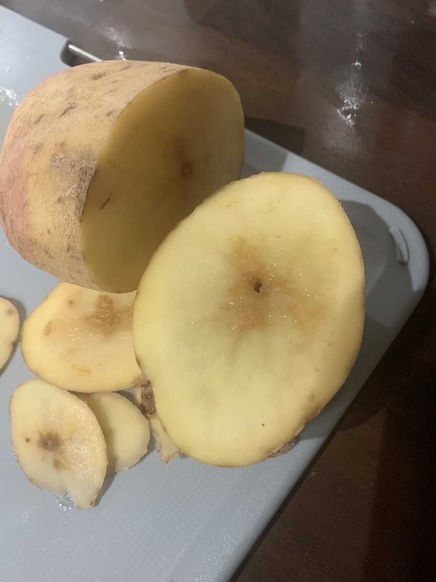april_pass's tweet photo. Not happy with my potato from my @Tesco delivery! Tea ruined. @Tesco help a girl out! https://t.co/CXUjK31NBX