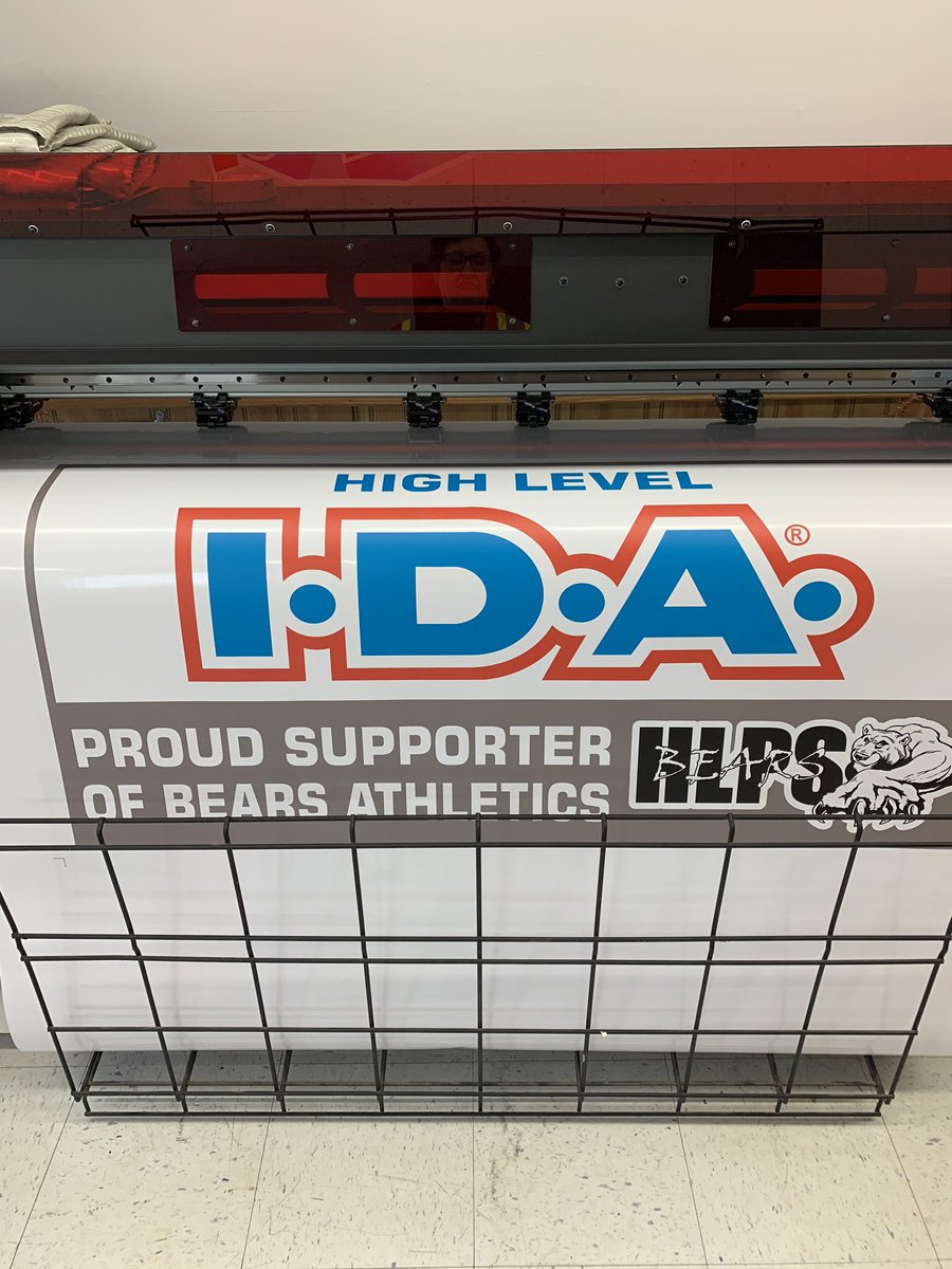 RayeSigns's tweet image. Supporting school athletics #highlevelbears #bearsathletics