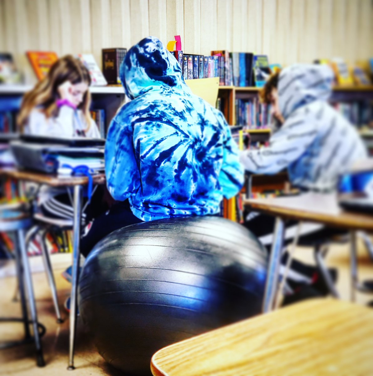 Ms_Allen123's tweet photo. Flexible seating and a variety of chairs/yoga balls have helped kids get focused! I'm never getting that yoga ball back for my desk. The kids are too obsessed with it. #SennettShines https://t.co/v58lqPyLUh