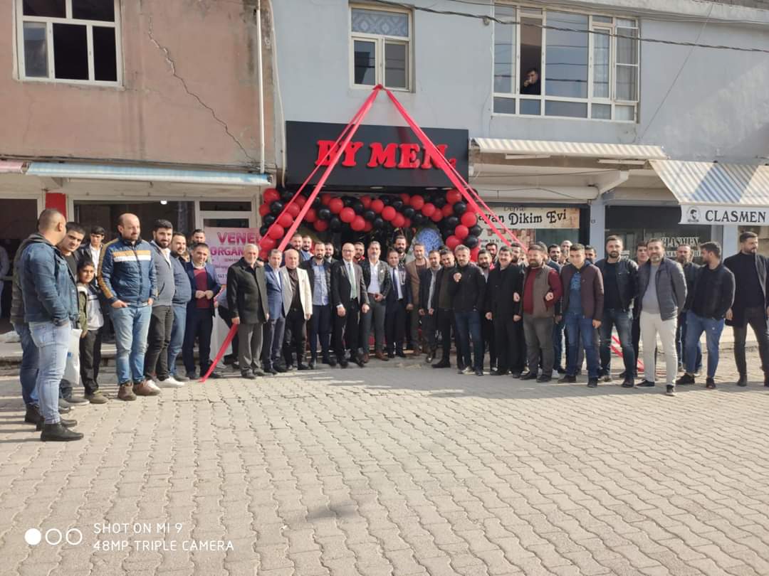 girikder's tweet photo. Bugün dernek başkanımız , yönetim kurulu üyeleri ve dernek üyelerimizle beraber , kuzenimiz Veli Cengiz'in mağazası By Men' in açılışına katıldık.Bol ve bereketli kazançlar dileriz. https://t.co/chClsfh9Ot