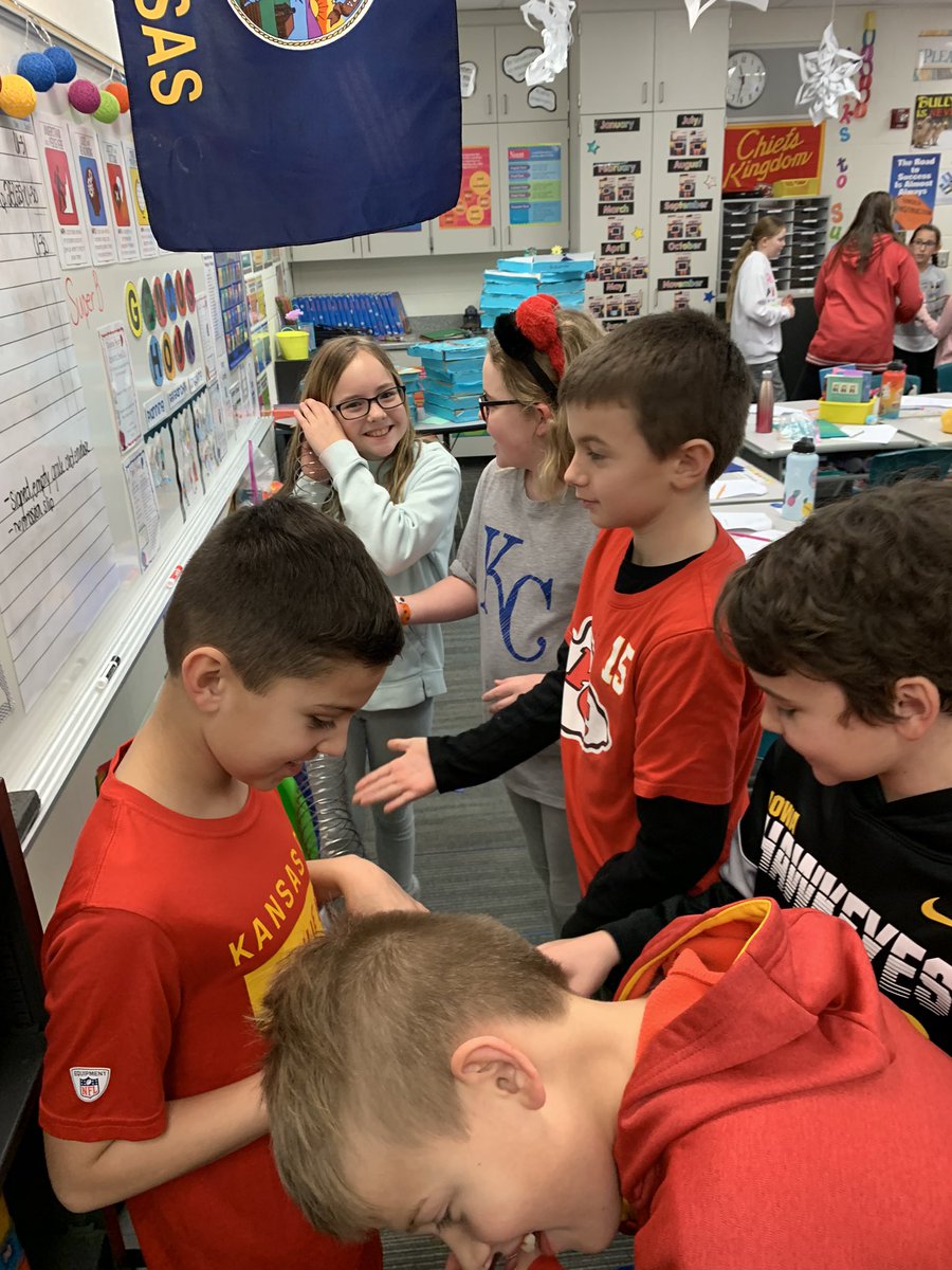 mrsmillermp's tweet photo. Investigating sound today! #science #soundwaves #myolatheschools #4thgrade https://t.co/DYHXcjxl5n