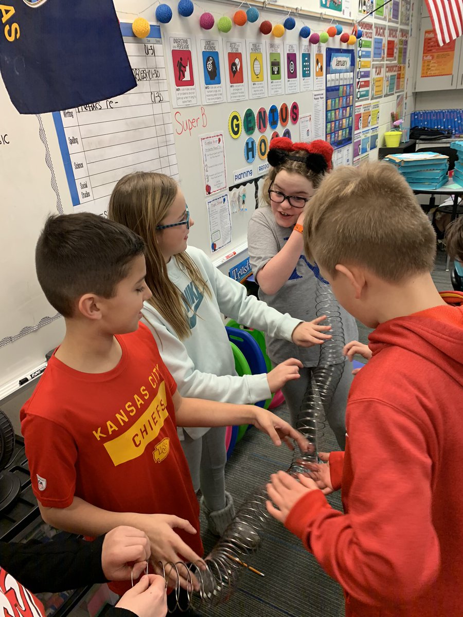 mrsmillermp's tweet photo. Investigating sound today! #science #soundwaves #myolatheschools #4thgrade https://t.co/DYHXcjxl5n