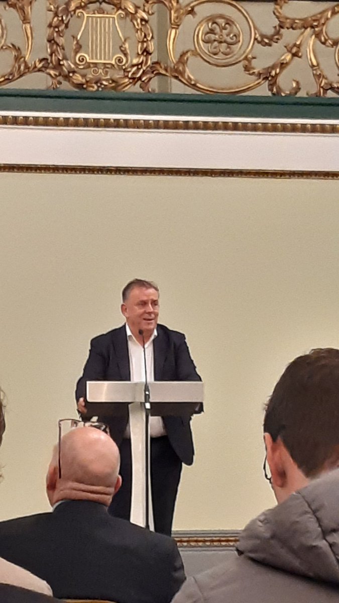 IMechE_SYA's tweet photo. Ready to go with James Muir, Chair of the @SheffCityRegion LEP @CutlersHall. Skills, strategic plan, devolution and Engineers on the agenda! https://t.co/6zy0DXnlk0
