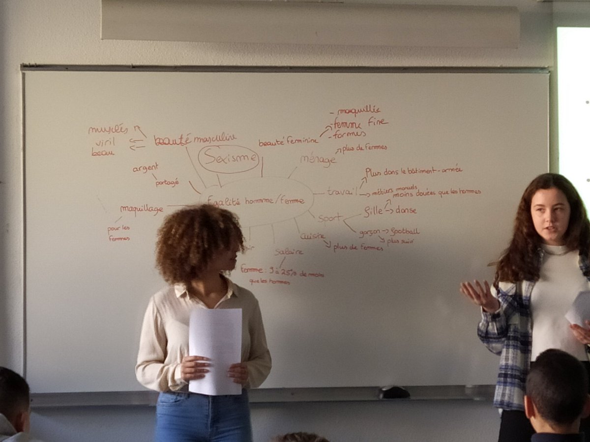 cdieganaude's tweet image. Quand 3 élèves du club média du @Clg_Eganaude sont sollicitées par une enseignante d&apos;EMC pour sensibiliser une classe de 5e à l&apos;égalité filles-garcons....👌#enseignementparlespairs #paroleliberee #sexisme #stereotypesfillesgarcons #bravolesfilles