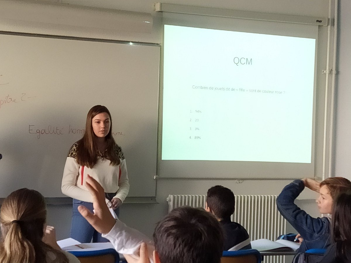 cdieganaude's tweet image. Quand 3 élèves du club média du @Clg_Eganaude sont sollicitées par une enseignante d&apos;EMC pour sensibiliser une classe de 5e à l&apos;égalité filles-garcons....👌#enseignementparlespairs #paroleliberee #sexisme #stereotypesfillesgarcons #bravolesfilles