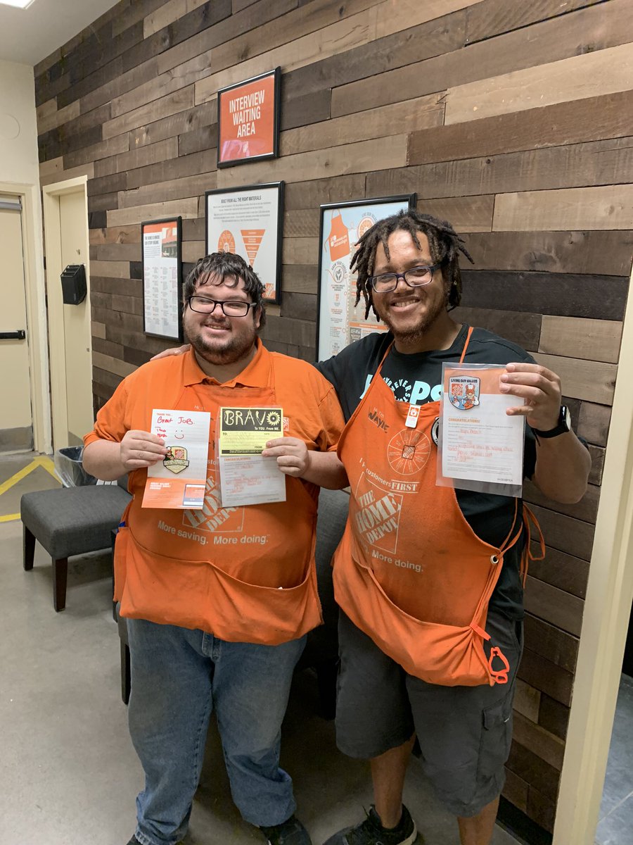 derekpnorton's tweet photo. Peer to peer recognition at 501. Wayne electrical saying thanks to CJ in millworks for being there when he needed him. Great job guys 👍🏻. 501 strong 💪🏻 @idrissi_mary @cassleigh886 @ArelonT @sutton3409 @KadeKasner https://t.co/NSX0bYcNku