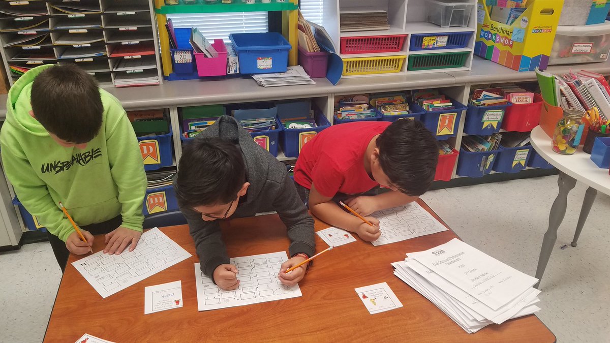 MrsKomosaClass's tweet photo. Word study....  "Ar" treasure hunt.
@ofeliakoo @CArmendarizMxwl @MsAcosta220 https://t.co/GXJfylNWQ3