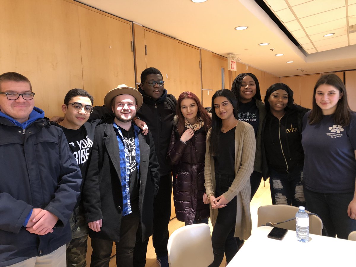 DPstudentvoice's tweet photo. Student Voice working hard on our day off 💪! Lots of great dialogue on DPCDSB values and goals 📈 https://t.co/eJ9QgioRNS