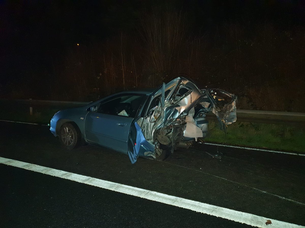 WiltsSpecOps's tweet image. This car broke down in a live lane on the M4 in Wiltshire. RPU attended and made the scene safe, luckily all occupants escaped before it was struck by another vehicle. Minor injuries only, extremely lucky.