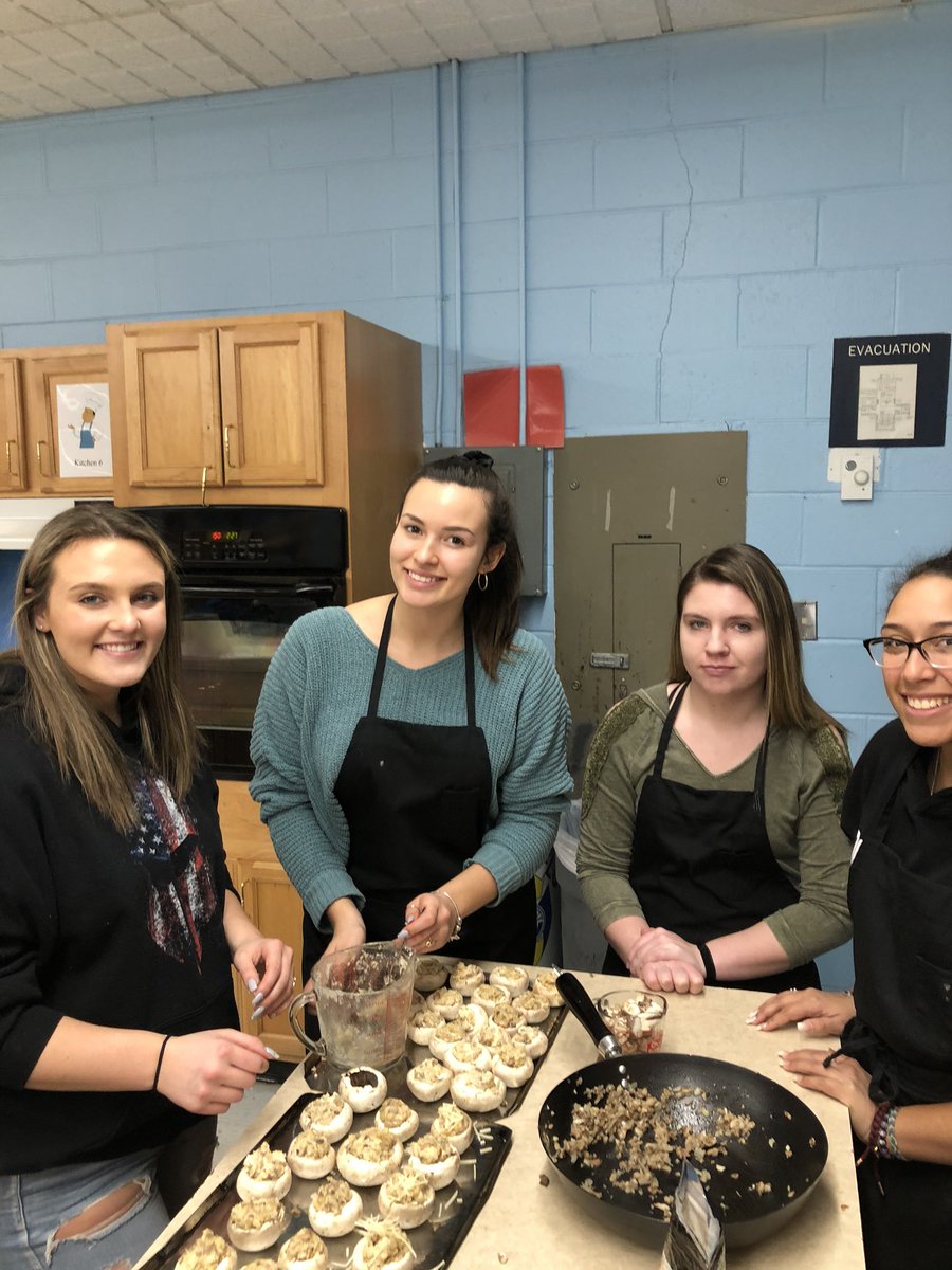 LiDebona's tweet photo. Stuffed Mushrooms, Homemade Hummus , chicken wings, pretzel bites, homemade chips and guacamole - students are ready to cook for the big game!  @MHSSPrincipal #MTPSpride https://t.co/hQKwyBpGUx