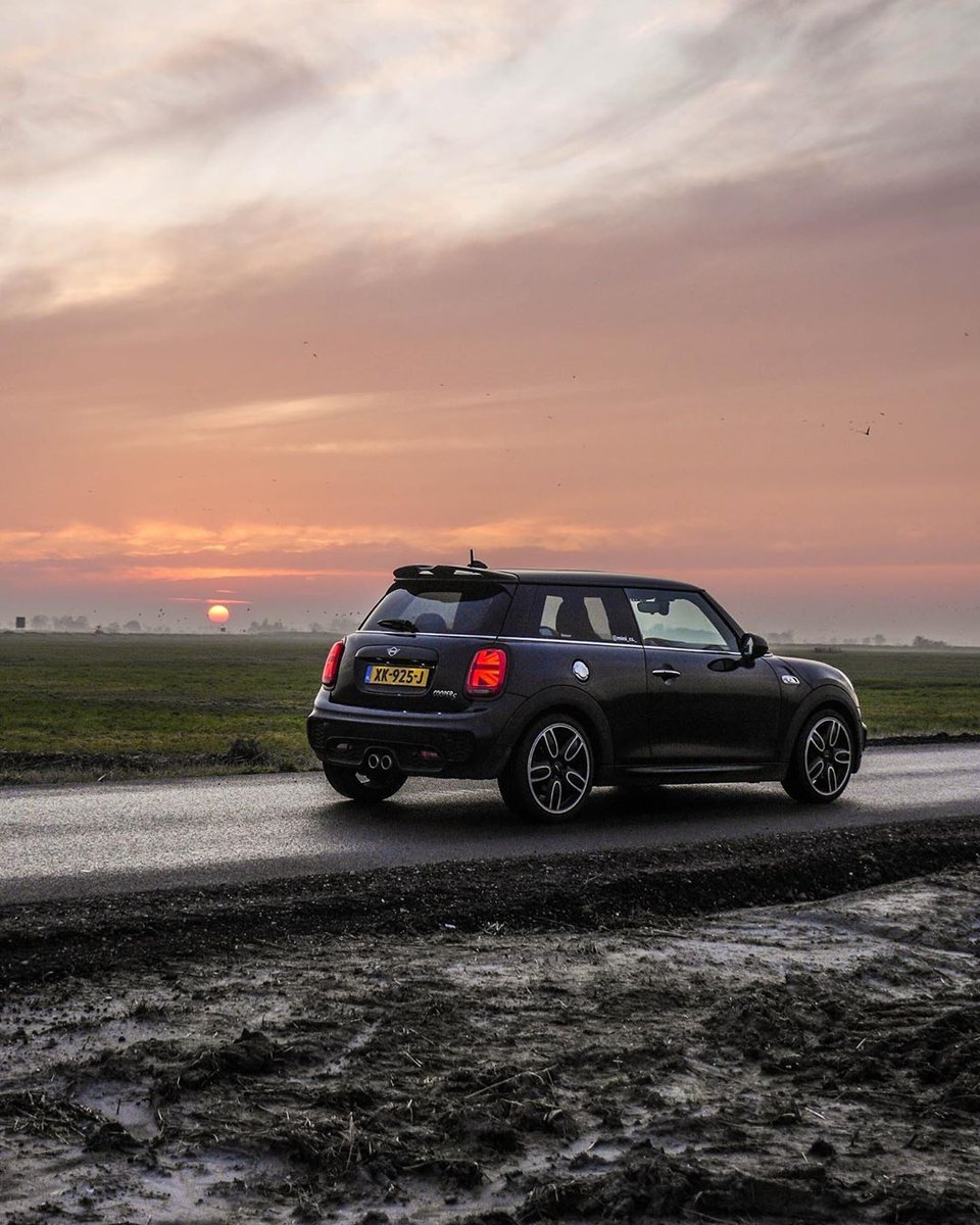 Mini What A View The Sunset Doesn T Look Bad Either From Ig User Mini Cs Mini Cooper S 3 Door Hatch Fuel Consumption Combined 6 5 5 6 L 100 Km Co2 Emission Combined