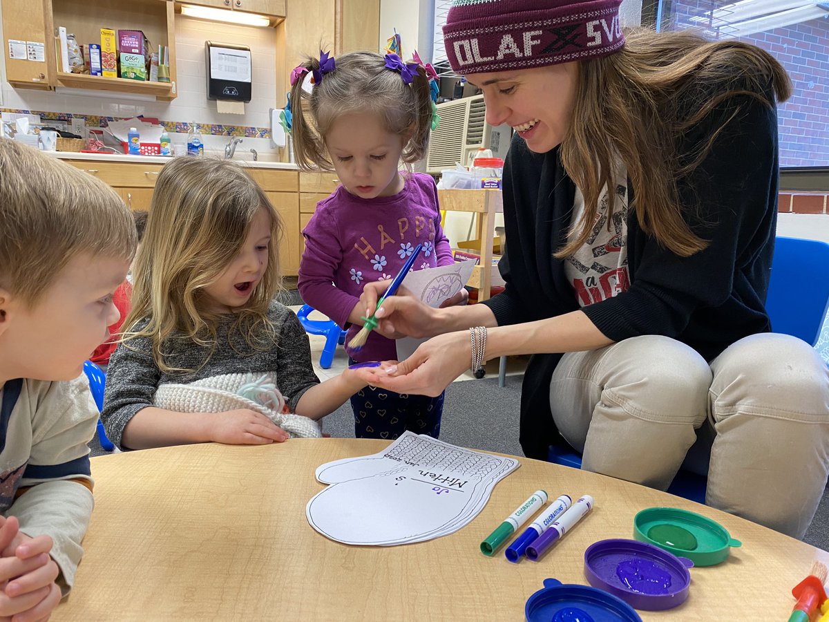 CCLSKennedy's tweet photo. Mitten handprint art! Our favorite project yet! @CCLSChargers #TheMitten https://t.co/PfR3j55RA6
