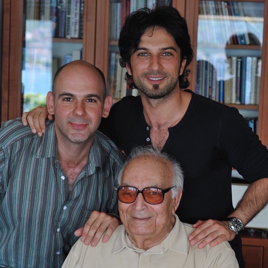 En özel #tbt 'lerden 🤗
Yaşar Kemal ve <a href="/ekenguven/">Güven Eken</a> ile...
.
 #tarkan #yasarkemal #guveneken #yazar #saygı <a href="/tarkan/">Tarkan</a>