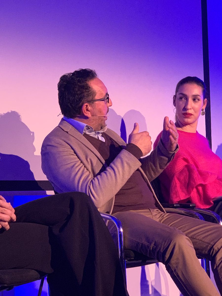 SophiaRoediger's tweet image. Schon in der Schule müssen wir die Grundsteine für #Diversity legen und nicht erst im Berufsleben damit beginnen: da ist’s fast schon zu spät. 

#gdwinstr 
@gd_women mit @juliacaroko und @bwstiftung