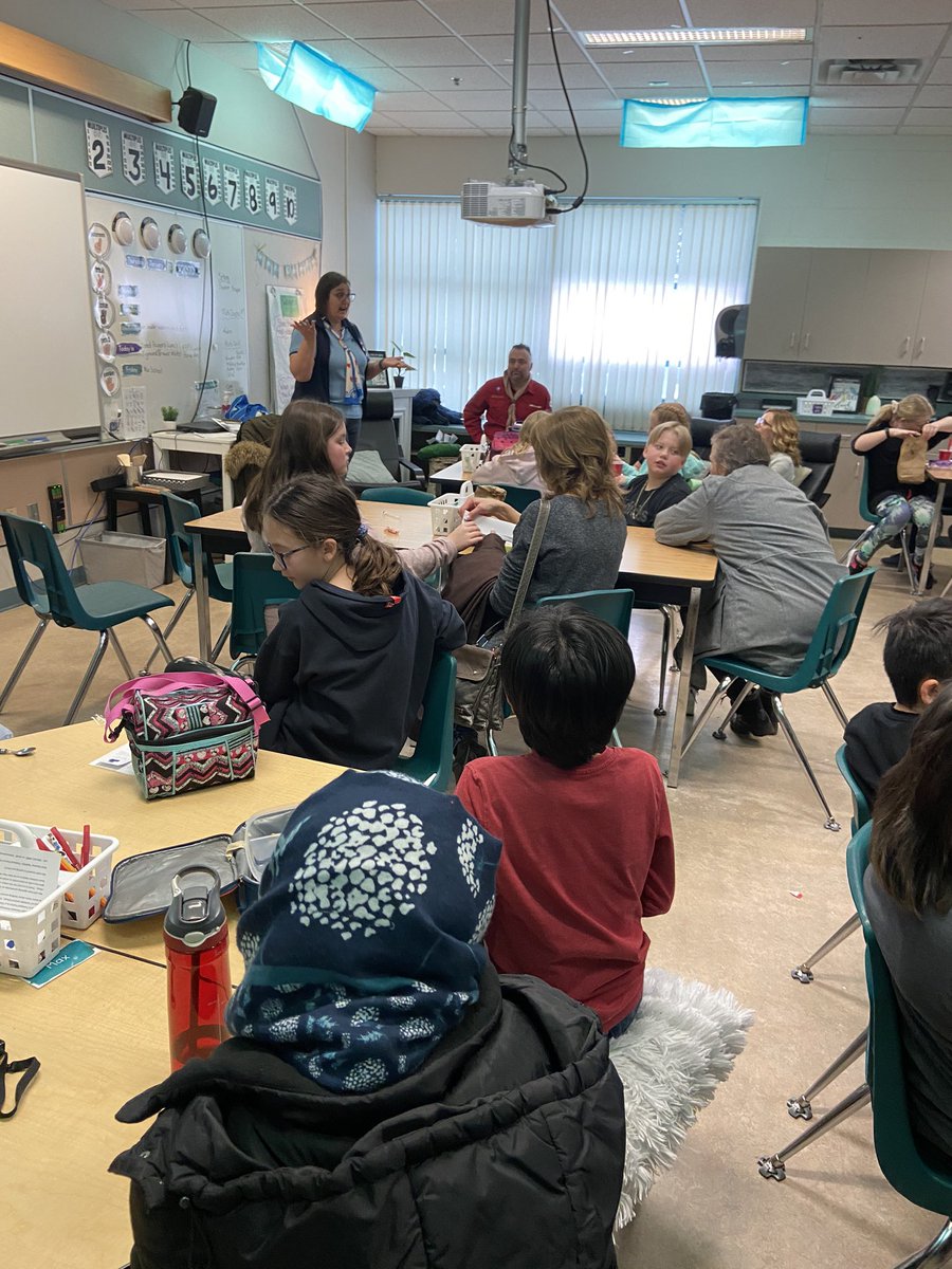 knollknights's tweet photo. Thank you to the staff and community organizations for supporting our
“Pagger Lunch” literacy celebration! So nice to see so many parents and family members here as our @knollknights learn about giving back. #onecommunityonebook https://t.co/rMvpwDQh8k