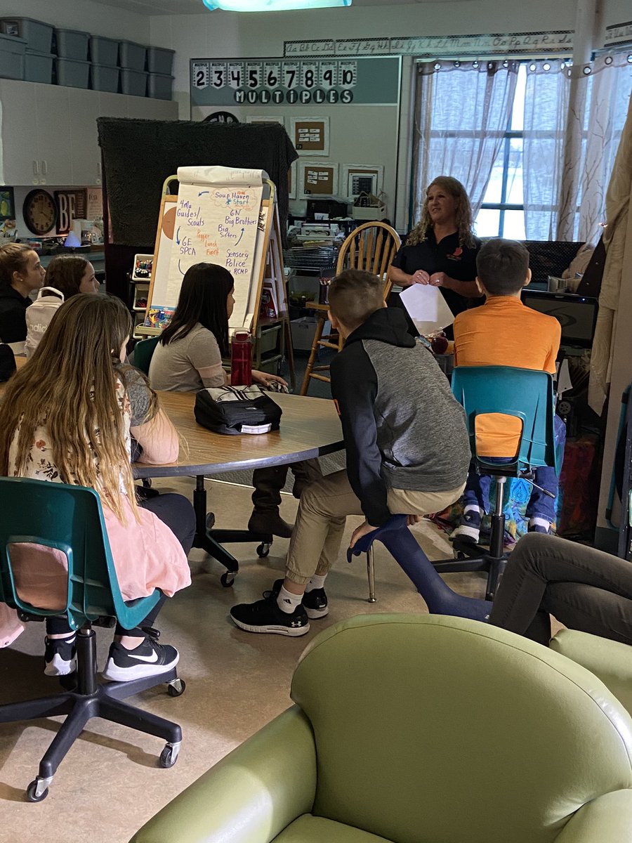 knollknights's tweet photo. Thank you to the staff and community organizations for supporting our
“Pagger Lunch” literacy celebration! So nice to see so many parents and family members here as our @knollknights learn about giving back. #onecommunityonebook https://t.co/rMvpwDQh8k