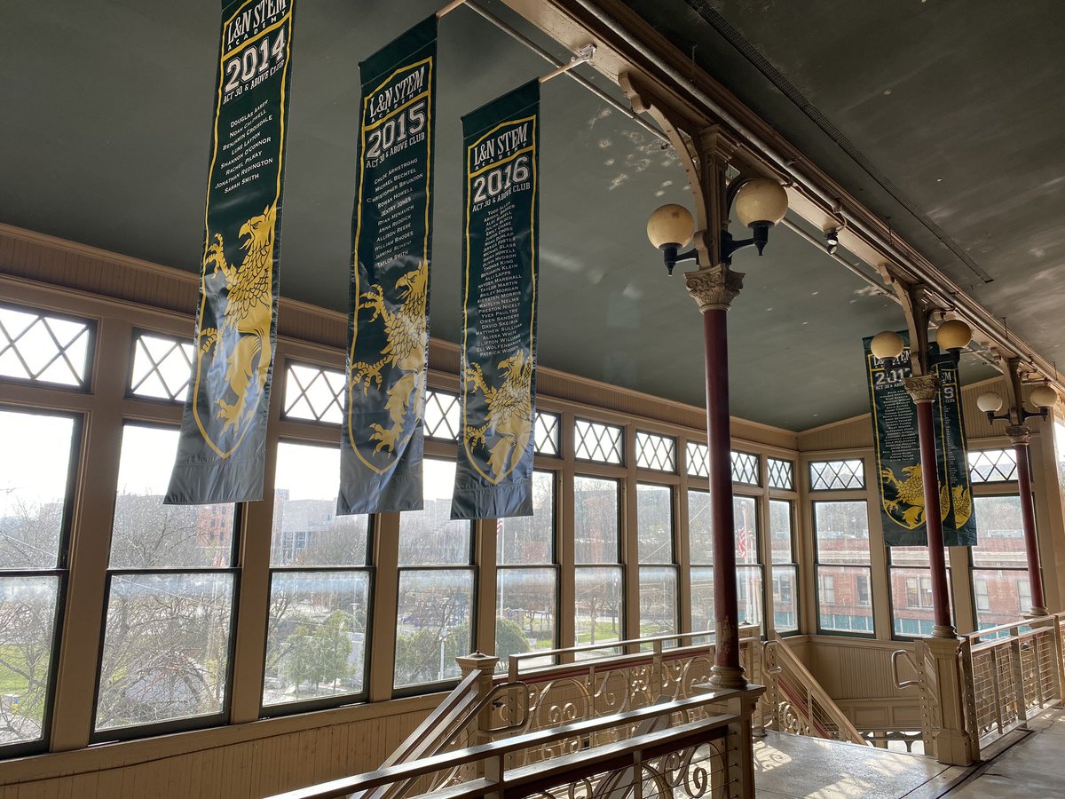 LNSTEM_MrAllen's tweet photo. Very excited to get to showcase our graduates who have scored a 30 or above on the ACT. Almost a 1/3 of all of our graduates! Thanks to @KnoxSchools maintenance for coming out to put them up! We’re very proud of our @LNSTEMAC alumni! https://t.co/qQl4RdCYi1