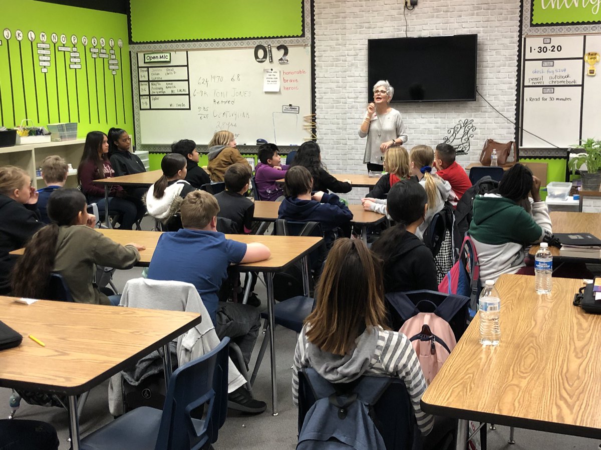 LiedSTEMAcademy's tweet photo. Thank you @CCSDPartnership for providing so many amazing community partners to speak with our students about how to have a successful future. #PAYBAC @ClarkCountySch #NVSTEMStrong @derwood73 https://t.co/NYFUhuNKsg