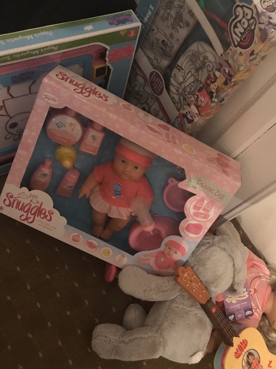 My parents are foster Carers and have recently been given a little girl to look after but had no girls toys.....this is the generosity of the local community 💕💕
