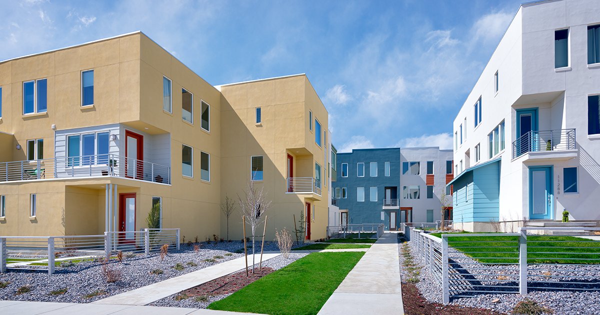 Sego Homes Townhomes in Daybreak create a walkable neighborhood feel with garages to the back and front door/spacious living area windows facing the public sidewalk.
#UtahAEC
#UtahArchitects
#MultiFamilyArchitecture
#DayBreakUT
#UtahTownHomes
<a href="/SegoHomes/">Sego Homes</a> 
ow.ly/vuHP50xH54K