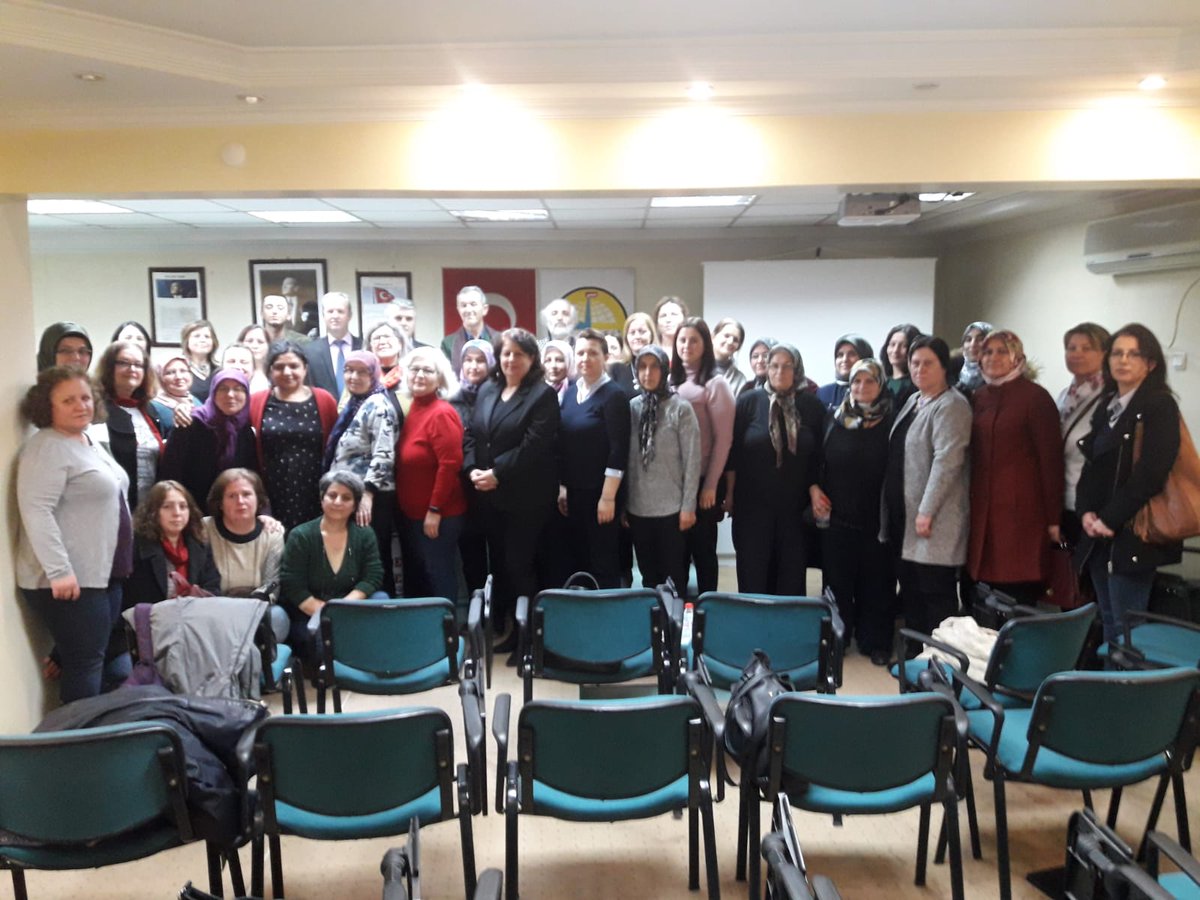 yerdenizkoop's tweet photo. Malkara'da üretici kadınlarla bir araya gelmek, kent ve kırı yakınlaştırmak bize çok iyi geldi 😉 O güzelim köyleri görmek, birlikte neler yapabileceğimizi konuşmak, 
#yerdenizkoop #göztepekoop #refiklerkomünü #malkara #kooperatifçilik #dayanışma #yaşamıbirlikteörgütlüyoruz https://t.co/5ECW9KObo7