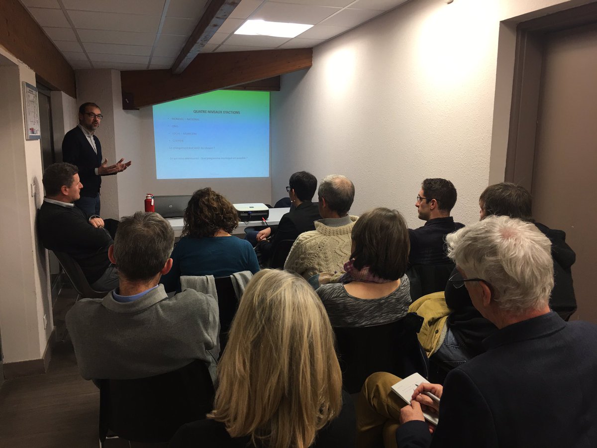 Delaboissiere's tweet photo. Ce soir lancement du comité #roquefortenmarche avec la présentation @StepanYvan sur transition écologique face à un auditoire impliqué dans cette démarche. Longue vie au nouveau comité prêt à déployer de nouveaux projets @06_EnMarche @EnisSliti @AlineAbravanel @StepanYvan https://t.co/udsEDqW5Av