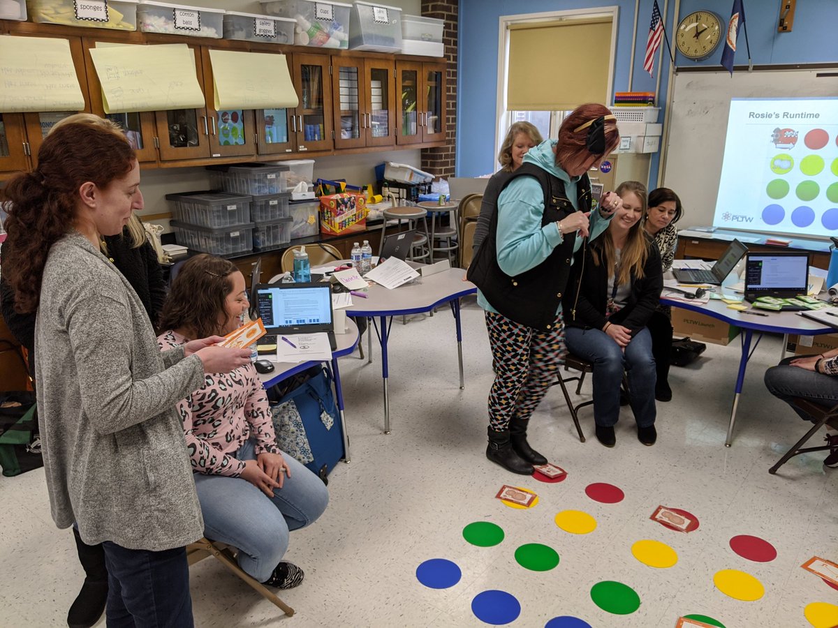 ITTS_MetzMS's tweet photo. #pltw #kickinitinkinder #deandreamteam #coding with Rosie https://t.co/D8Jgvq2l81