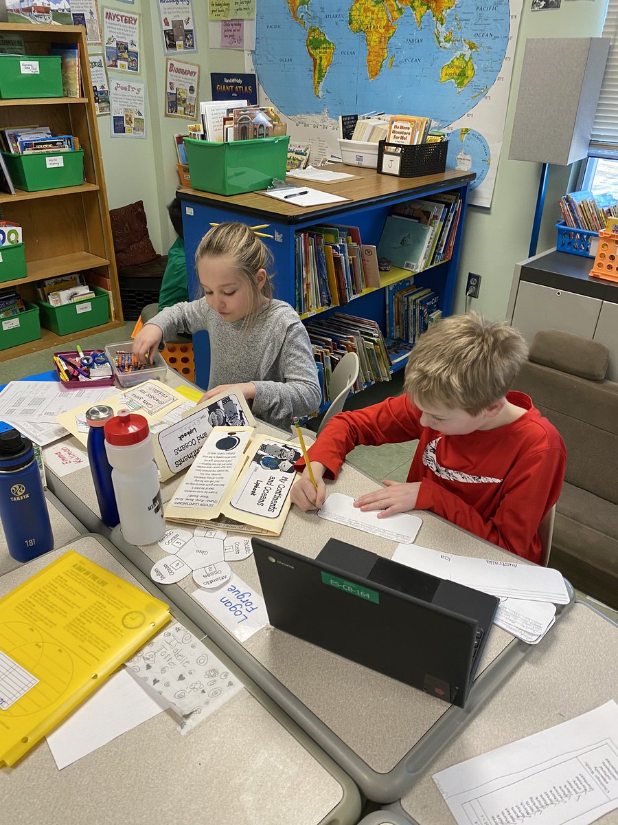 cyager5's tweet photo. We have been busy working on our Continents and Oceans projects! #worldcommunities @SchodackCSD @CastletonES https://t.co/RXfZBxJCc3