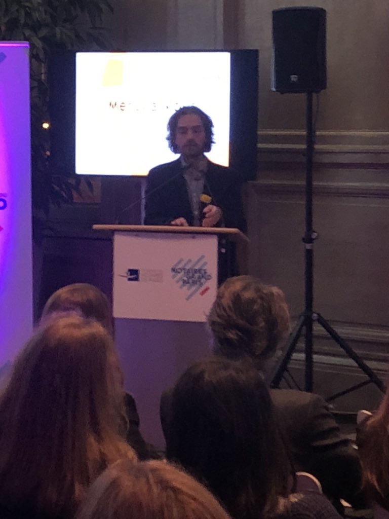 #Live Notre soirée caritative au profit de <a href="/institut_curie/">Institut Curie</a> Le chercheur Olivier Ayrault nous explique ses recherches en matière de tumeur chez les enfants. Magistral de clarté ! Merci à Olivier Ayrault pour cette intervention très éclairante 🙏 <a href="/NotairesdeParis/">Notaires de Paris</a>